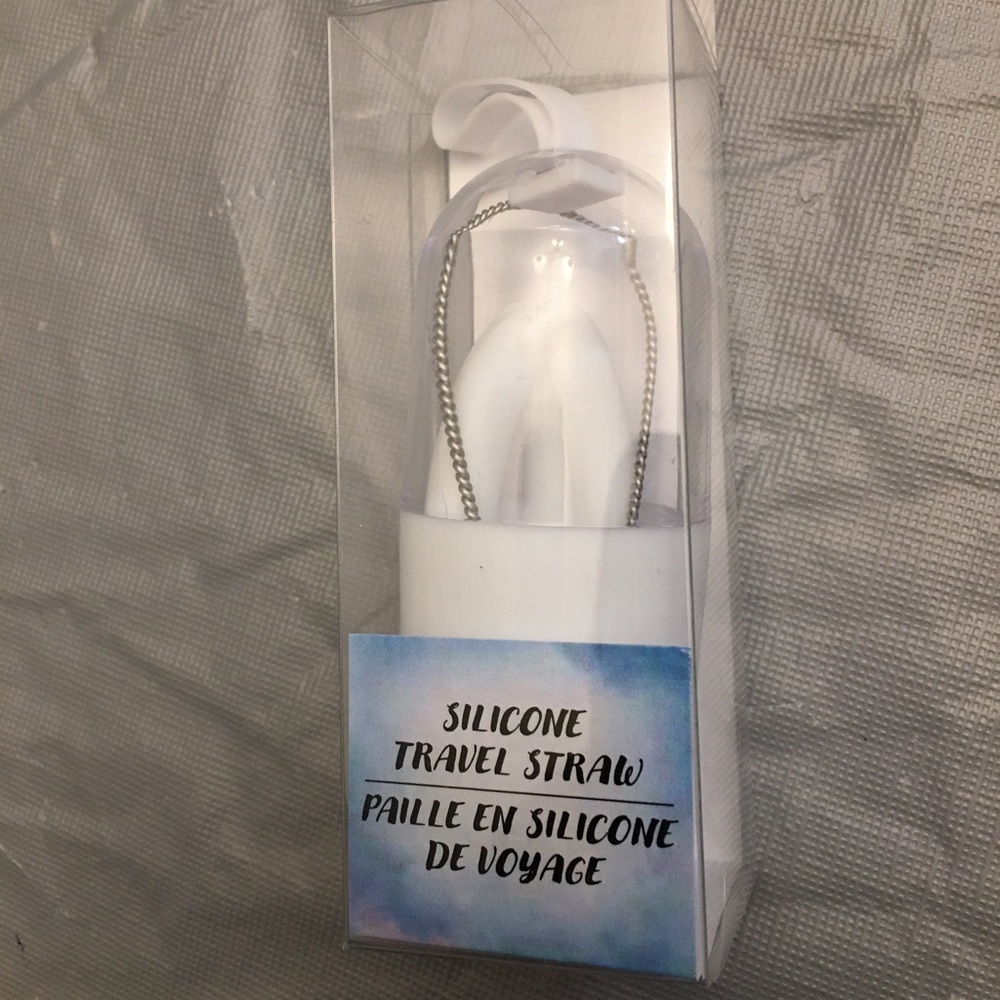 🖐️ Travel Silicone Straw with Cleaning Brush all in a Case